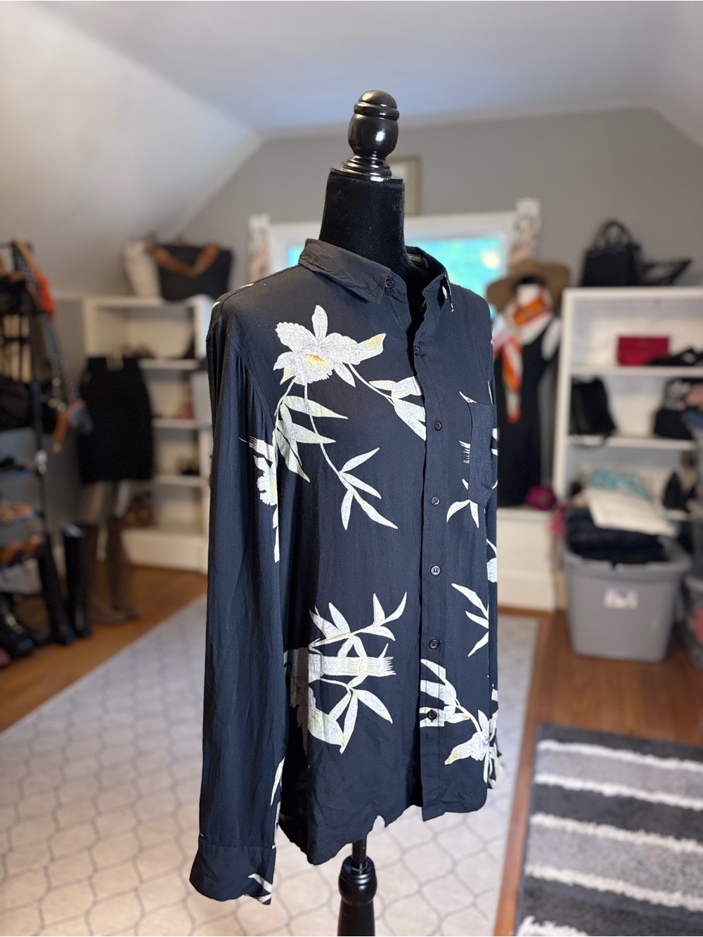 NEUW Nieuwlandstraat Blue Orchid Button-Up Shirt – Men’s Small – Black Floral - Picture 4 of 9